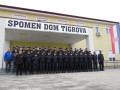 3. IMG 7363 Skupna fotografija ispred Doma Tigrova